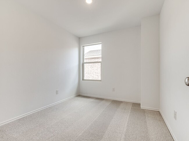 Building Photo - Brand New Home + Edmond Schools + Washer &...