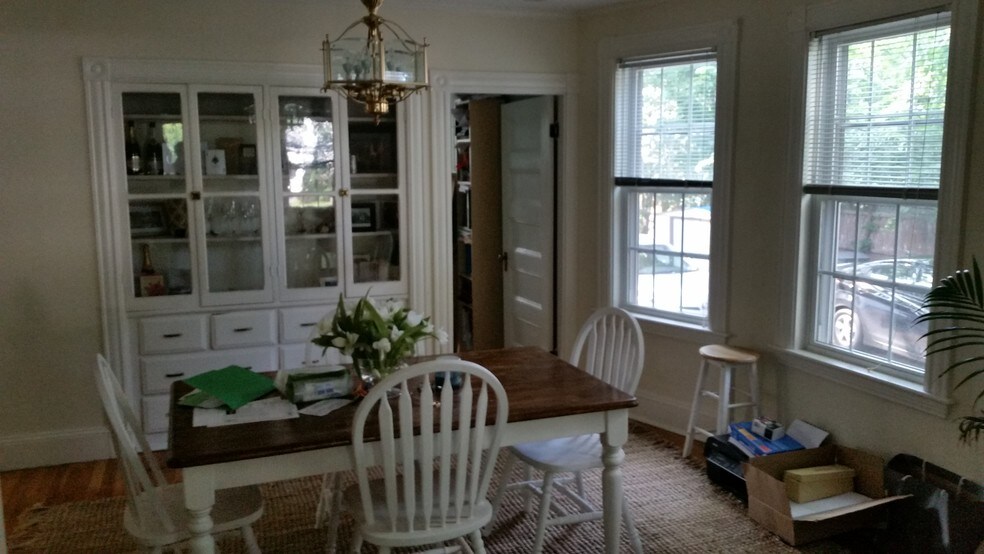 Building Photo - 43 Evergreen Ave