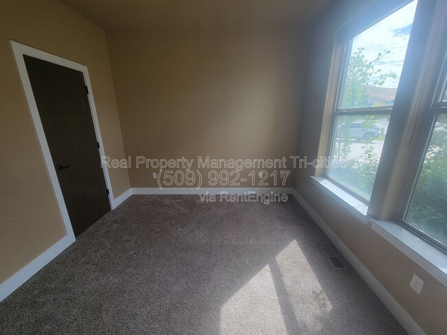 Building Photo - 3684 Nottingham Dr