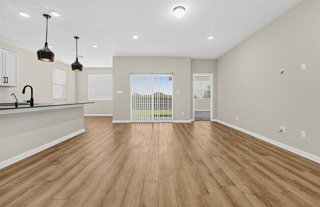 Building Photo - 209 Swinging H Ln