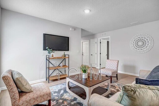 Building Photo - 5454 Amazon Ave