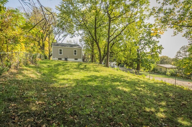 Building Photo - 2 Bedroom for Rent in Des Moines