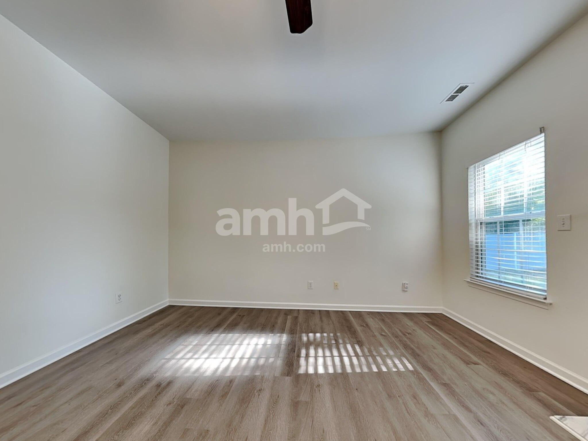Building Photo - 6240 Red Clover Ln