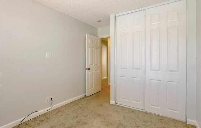 Building Photo - 3370 Northwood Dr.