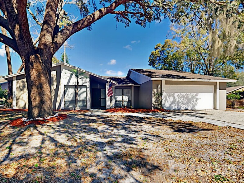 Building Photo - 610 Oakmoss Dr