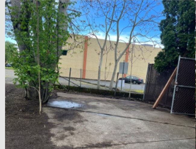 Building Photo - 2Bd/2Ba Two-Story Home - Available Soon!