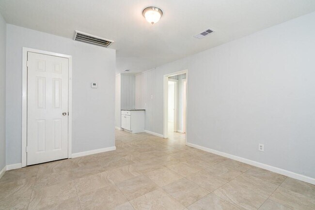 Primary Photo - 3114 Wentworth St
