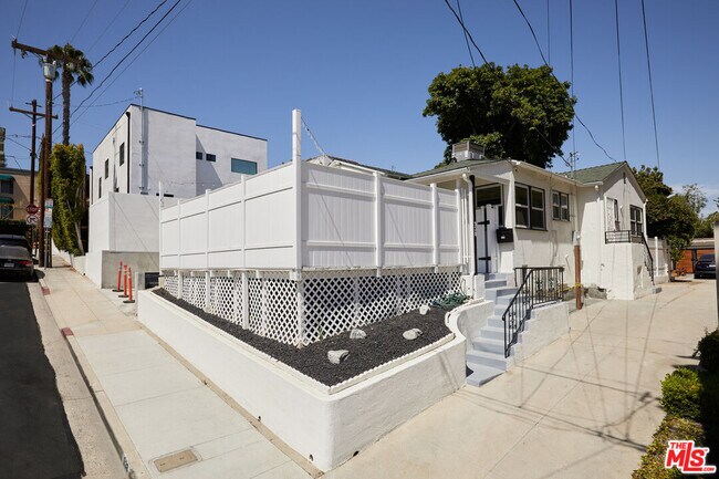 Building Photo - 938 N Wetherly Dr