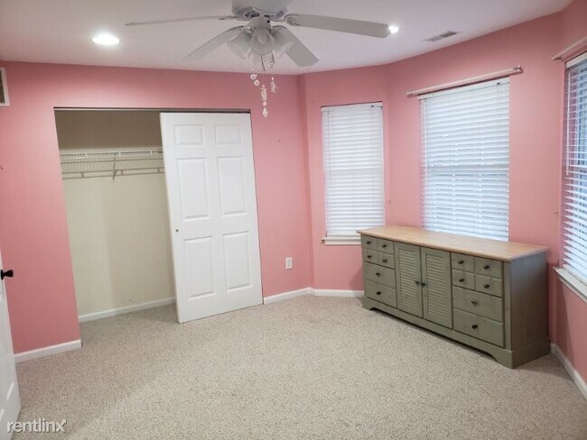 Building Photo - 3 br, 3 bath Townhome - 21 Patcong Dr