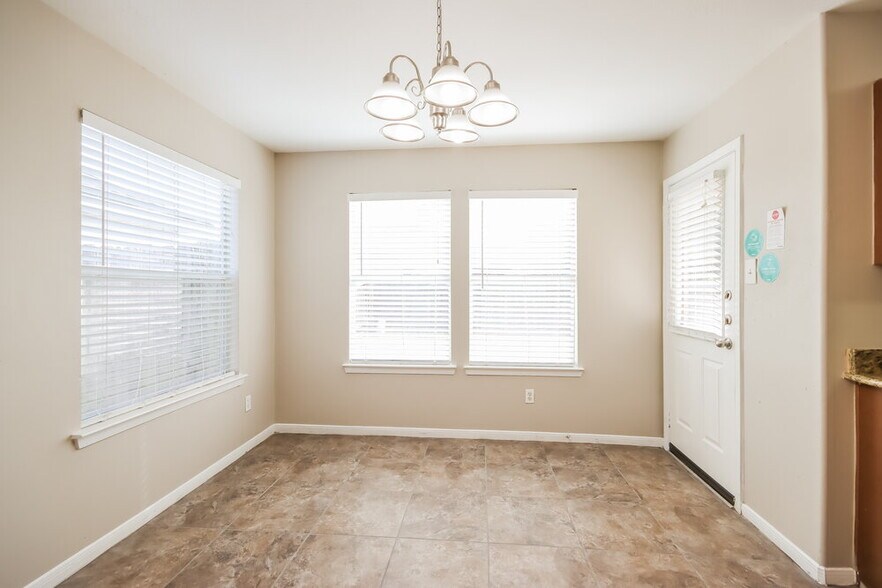 Building Photo - 1402 Baychester Ln