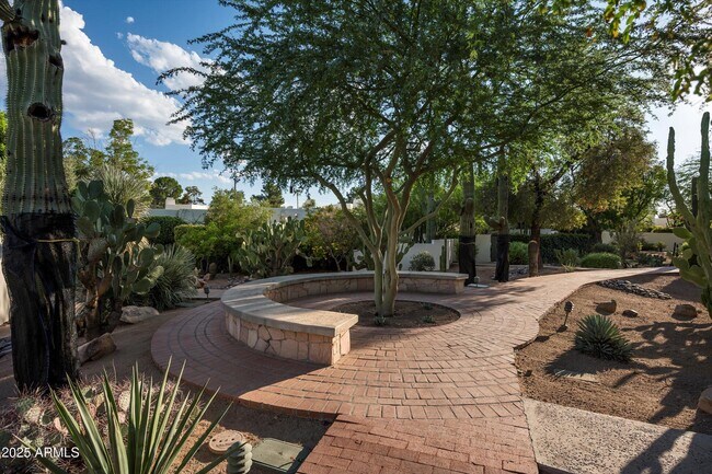 Building Photo - 5101 N Casa Blanca Dr