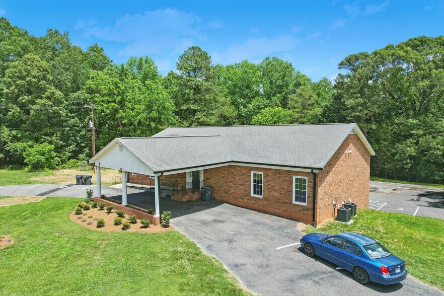 Building Photo - 216 Legion Dr