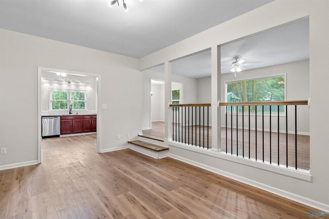 Building Photo - 285 Ruby Dr