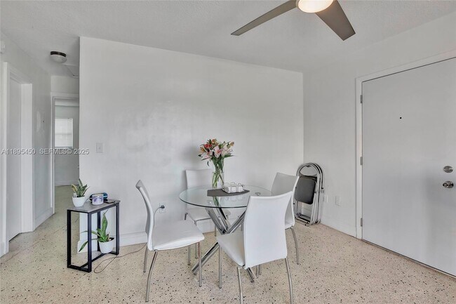 Building Photo - 458 SW 9th St