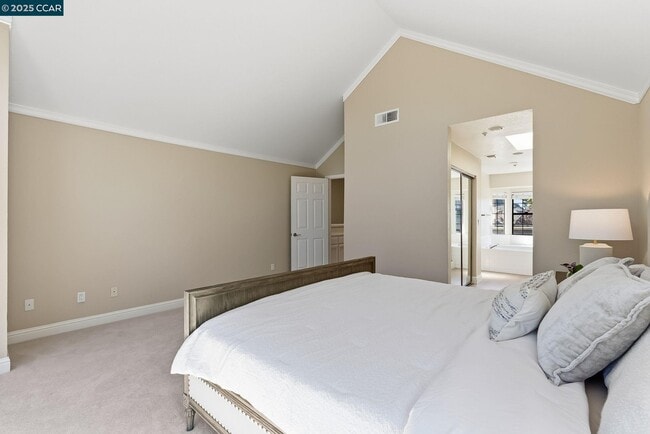 Building Photo - 121 Haslemere Ct