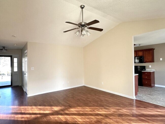 Building Photo - 4418 Clifton Dr