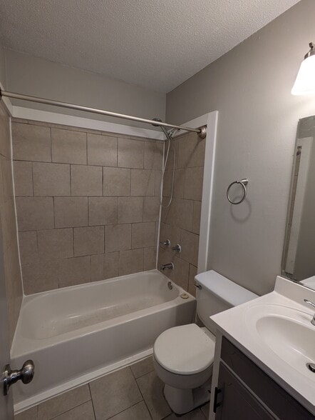 Building Photo - 931 Central Ave