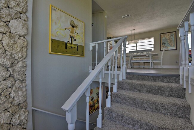 Building Photo - 726 Alden Dr