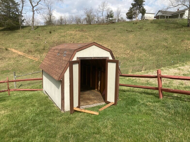 Building Photo - 84 Chestnut Ln