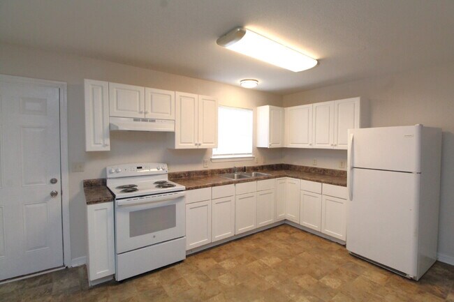 Building Photo - Updated 3BR Home in West Pensacola – Move-...