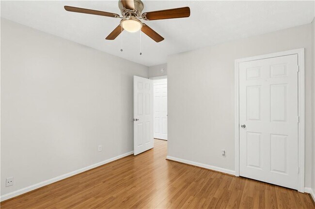 Building Photo - 3447 Kingswood Run