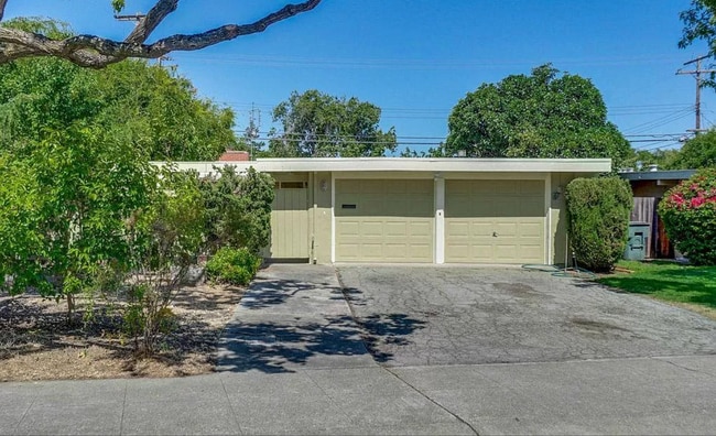 Building Photo - 3 Bed 2 Bath Home w/ Bonus Room in Palo Alto.