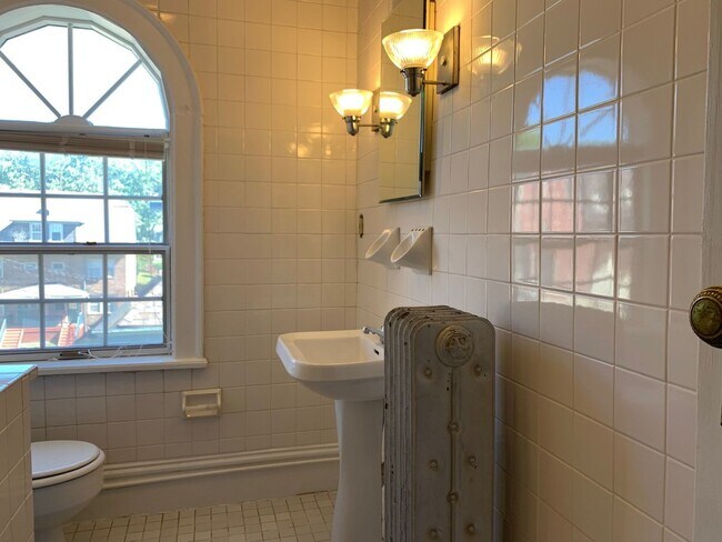 Building Photo - 1724 Wightman St