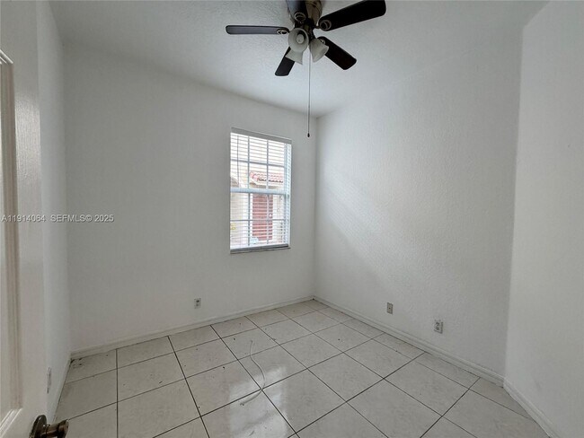 Building Photo - 9133 Pershore Pl