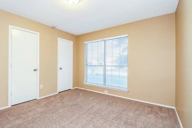 Building Photo - 4969 Briar Oaks Ln