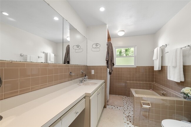 Building Photo - 1 Andrew Ct