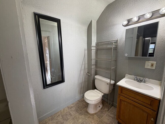 Building Photo - 3909 Orleans Ave