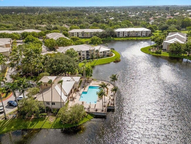 Building Photo - 1700 Crestwood Ct S