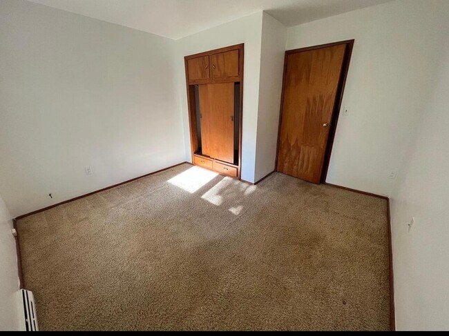 Building Photo - 3266 Ravenwood Ave