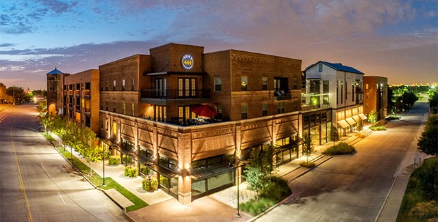 Building Photo - 444 E Dallas Rd