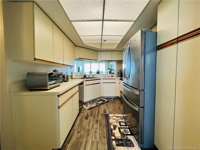 Building Photo - 8880 S Ocean Dr