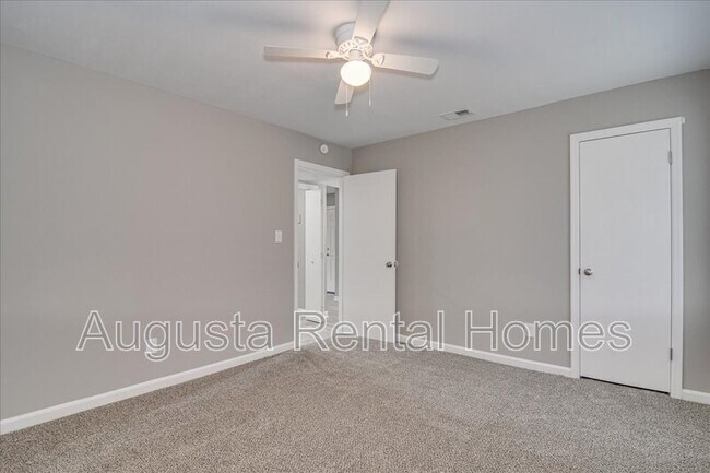 Building Photo - 170 Conifer Dr