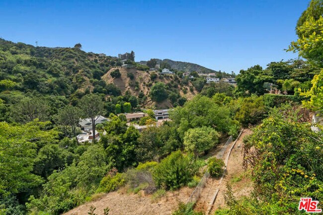 Building Photo - 3401 Alginet Dr