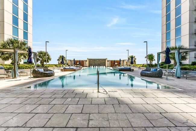 Building Photo - 5925 Almeda Rd