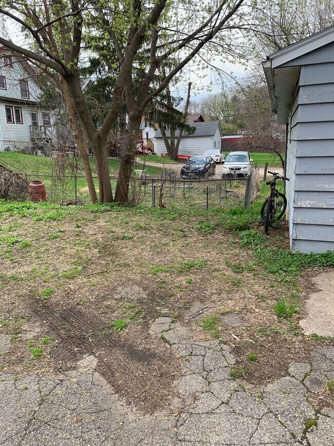 Building Photo - 418 S Orchard St