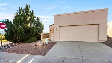 Building Photo - 574 Duchess Dr