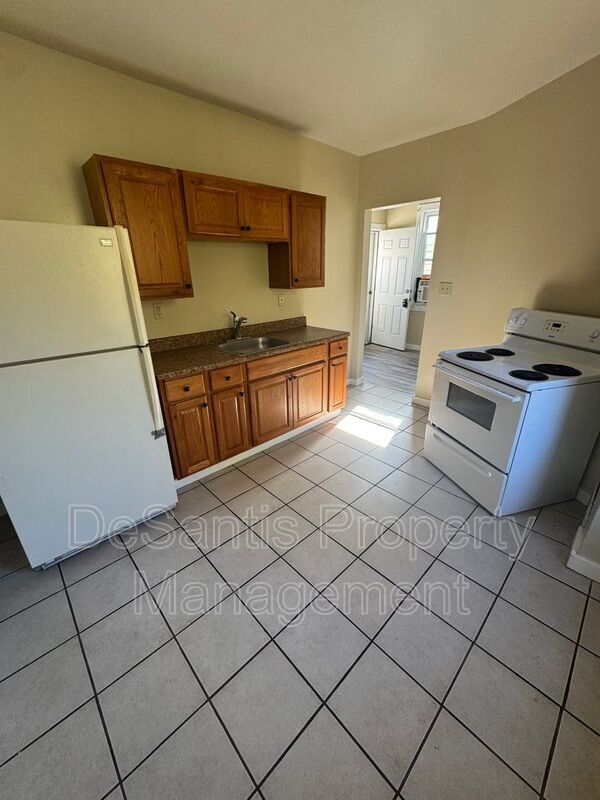 Building Photo - 207 Railroad Ave