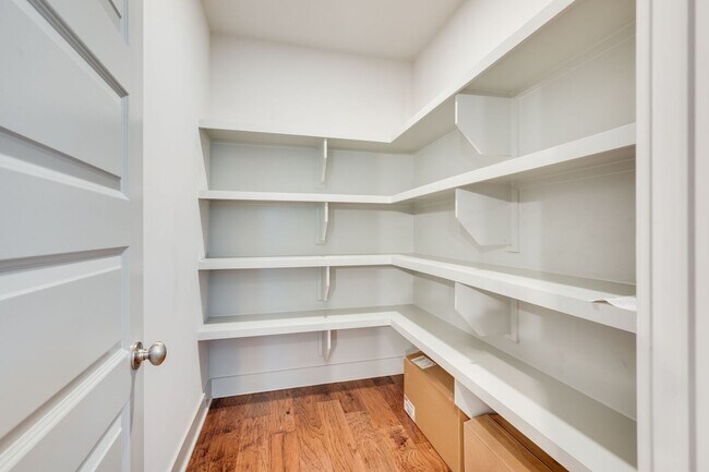 Building Photo - Beautiful 3BE/2.5BA by Invent Communities/...