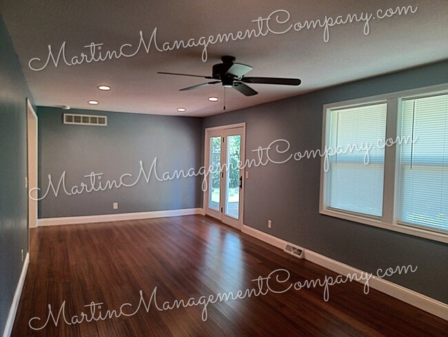 Building Photo - 2708 S Quincy Ave