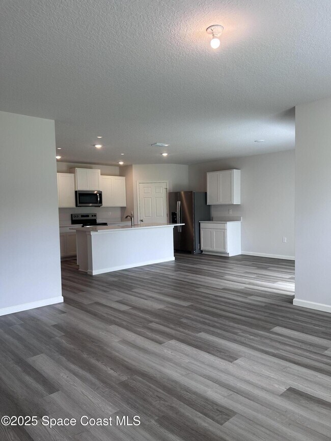 Building Photo - 2398 Angel Rd