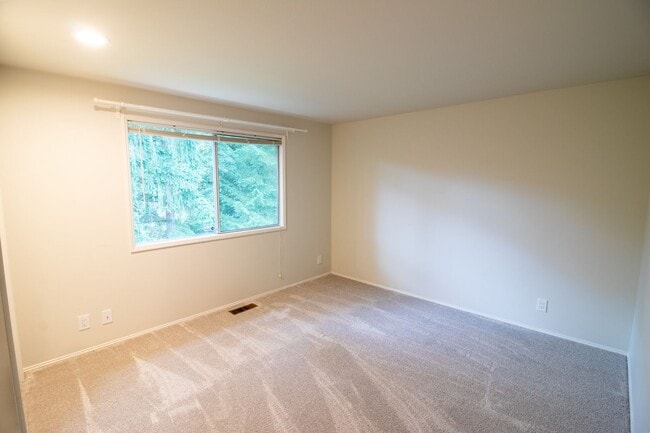Building Photo - 4bd/2.75ba Sammamish Home