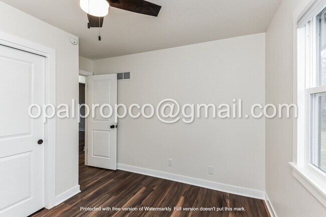 Building Photo - 3911 E Douglas Ave