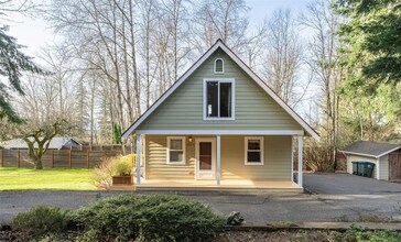 Building Photo - Welcome to this charming and inviting 3-be...