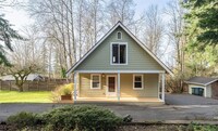 Building Photo - Welcome to this charming and inviting 3-bedroom, 1.5-bath home