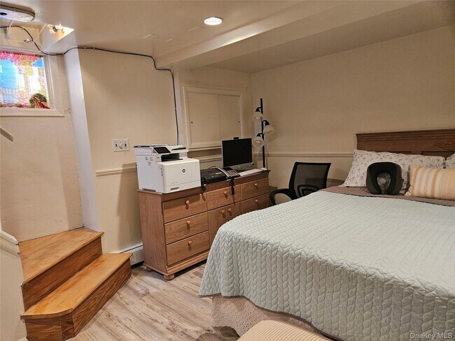 Building Photo - 156 Beechwood Ave