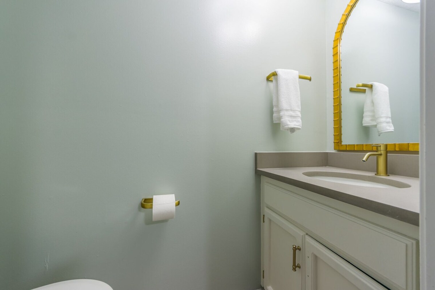 Building Photo - 433 Spring Ave